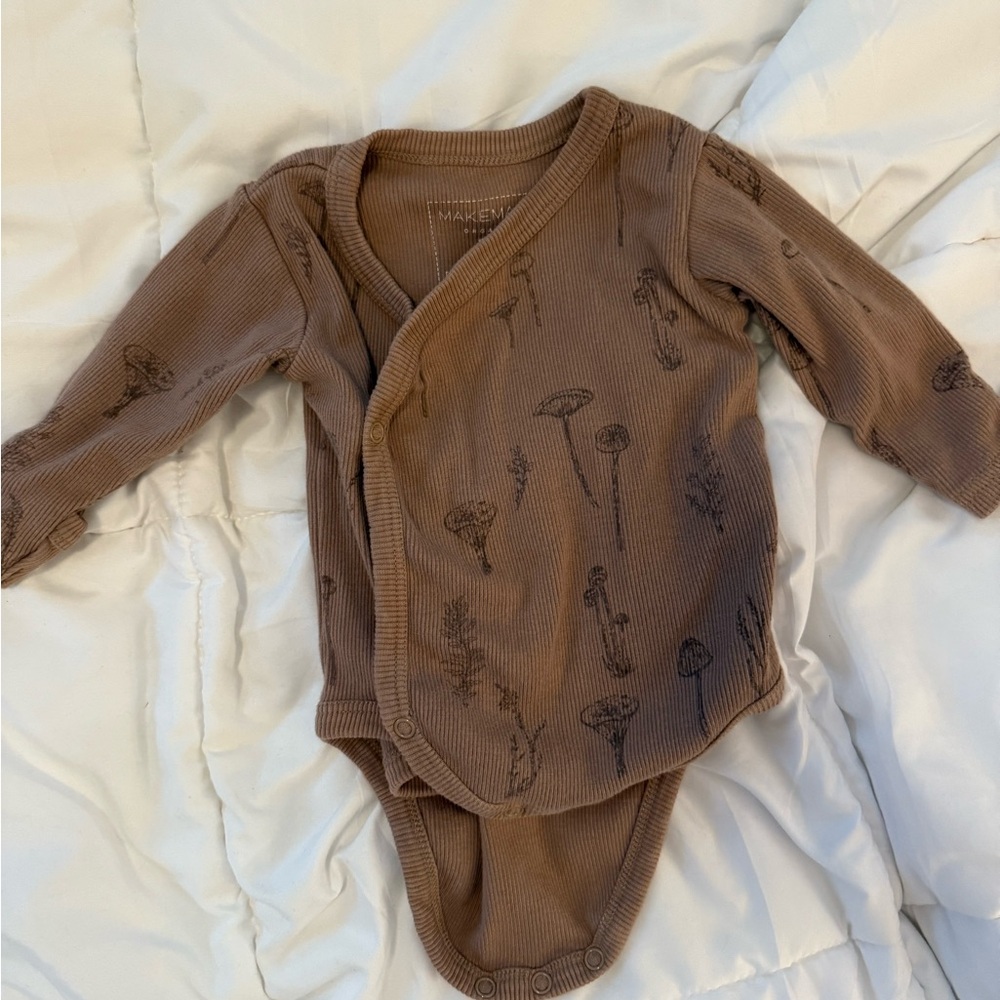 MakeMake Organics | Brown Side-Snap Baby Onesie